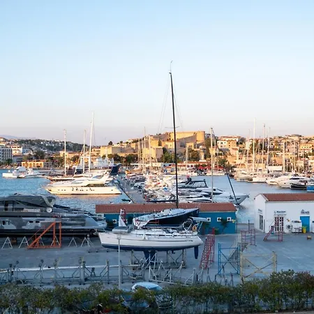 Flat W Sea View Balcony 3 Min To Marina アパート Çeşme