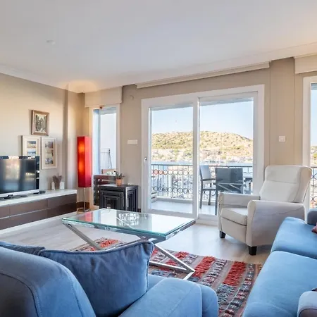 Flat W Sea View Balcony 3 Min To Marina アパート Çeşme