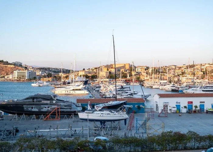 Flat W Sea View Balcony 3 Min To Marina 公寓 Çeşme